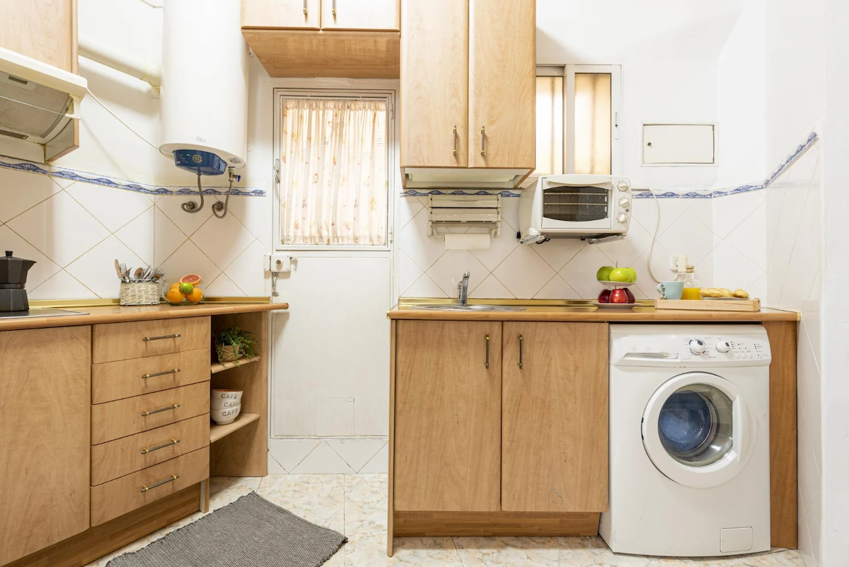 Dapur Minimalis dengan Laundry Room
